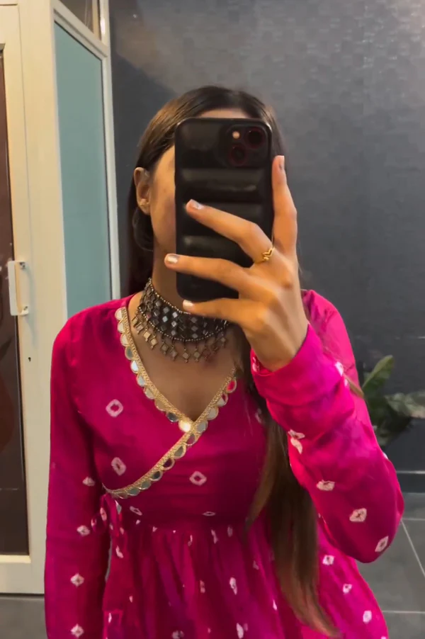 New Gulabi Bandhani Schiffon Fabric With Less Work Top