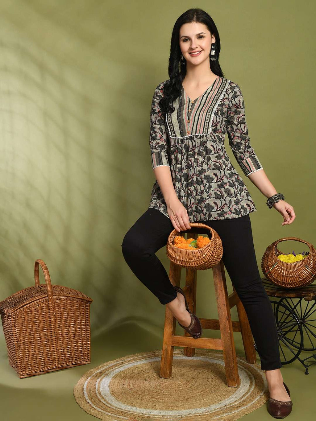 Women Floral Print Flared Kurti